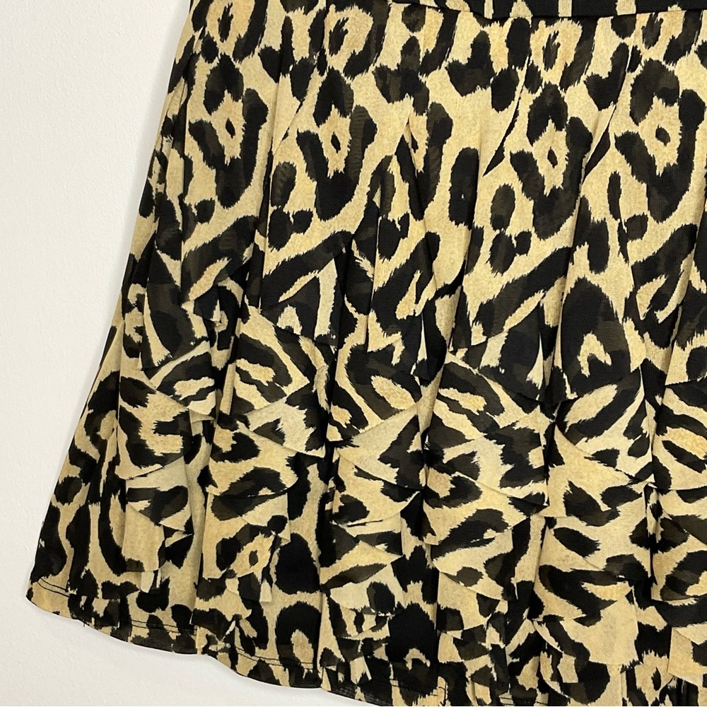 ๐ INC. SKIRT - GREAT CONDITIONโฃ๏ธ FLIRTY & FUN 18โ LENGTH ๐ - Picture 6 of 8